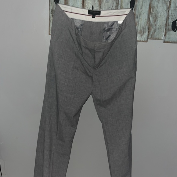 Never worn (!!!) banana republic gray suit with size 10 blazer / size 12 pants - Picture 4 of 5